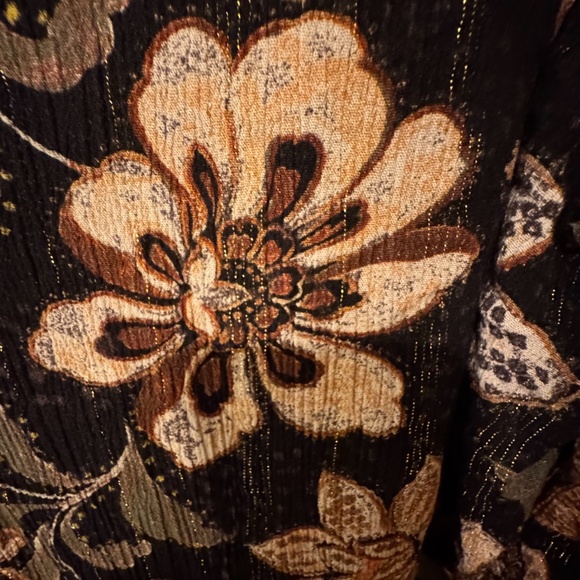 Floral Lurex Button-Front Blouse πΌβ¨ - Picture 3 of 10